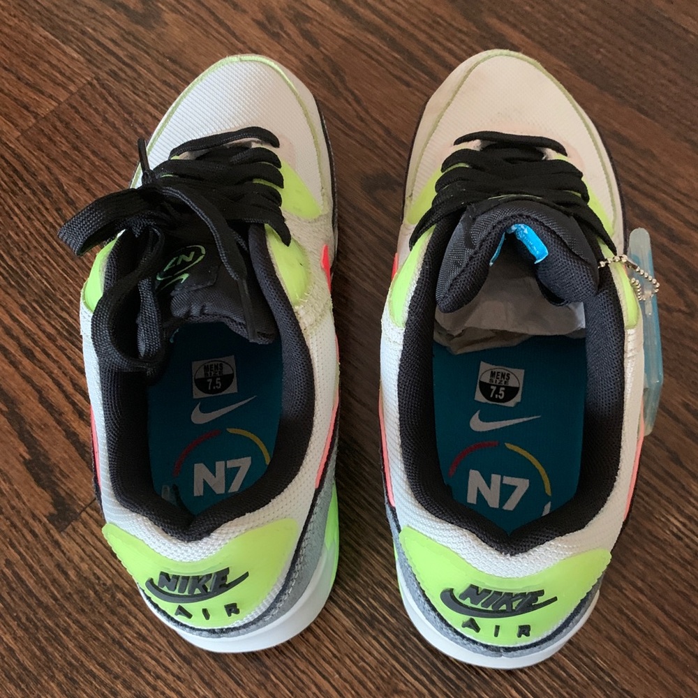 Nike Air Maxes - Picture 3 of 6